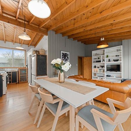 The Walnut Tree House - Martinborough Holiday Home Экстерьер фото