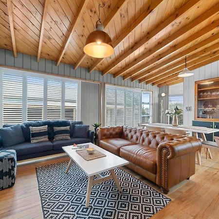 The Walnut Tree House - Martinborough Holiday Home Экстерьер фото