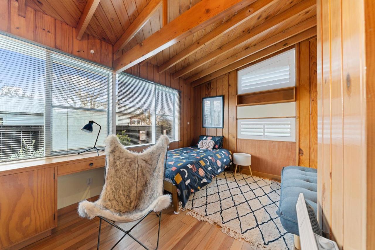 The Walnut Tree House - Martinborough Holiday Home Экстерьер фото