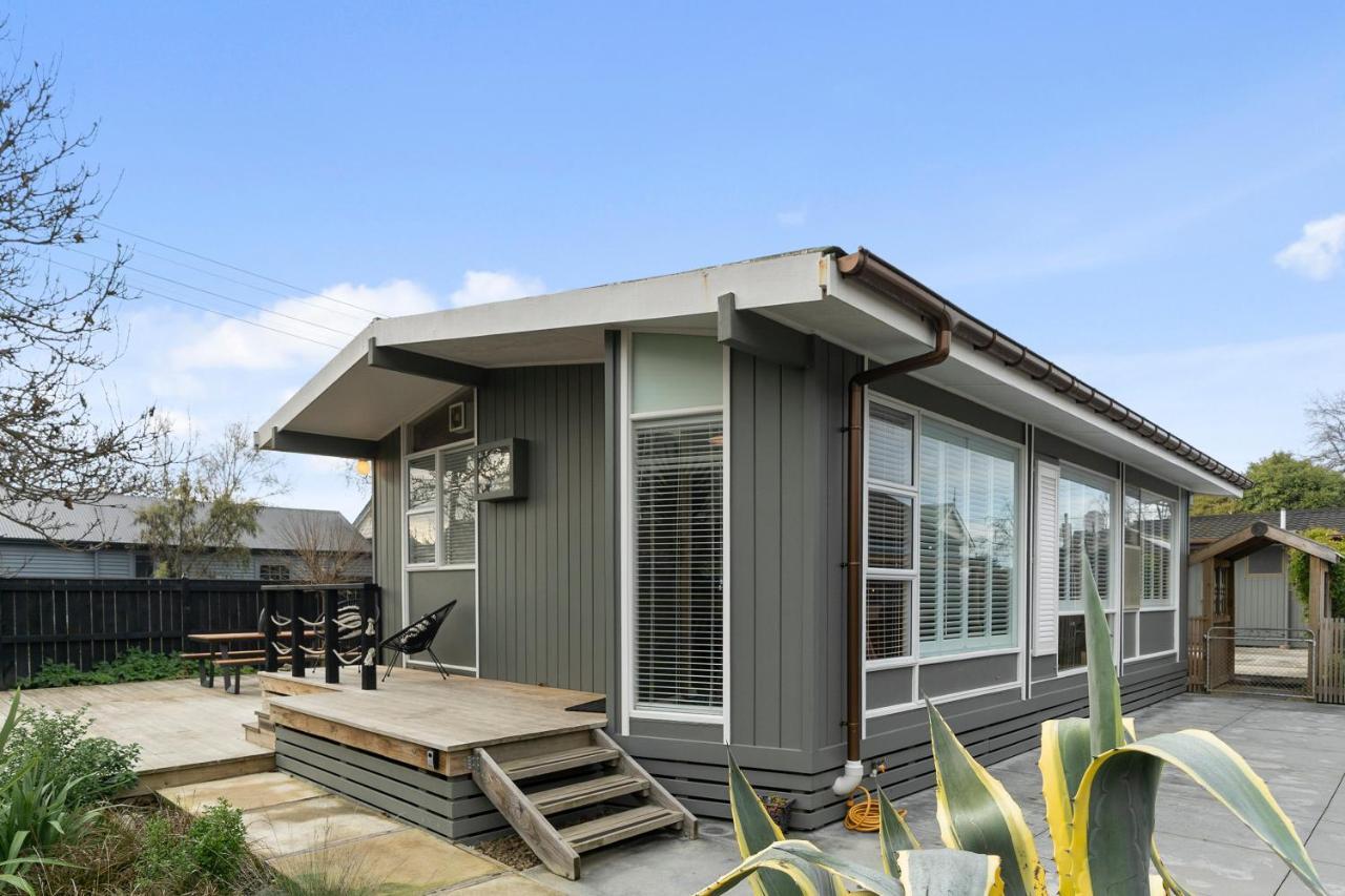The Walnut Tree House - Martinborough Holiday Home Экстерьер фото