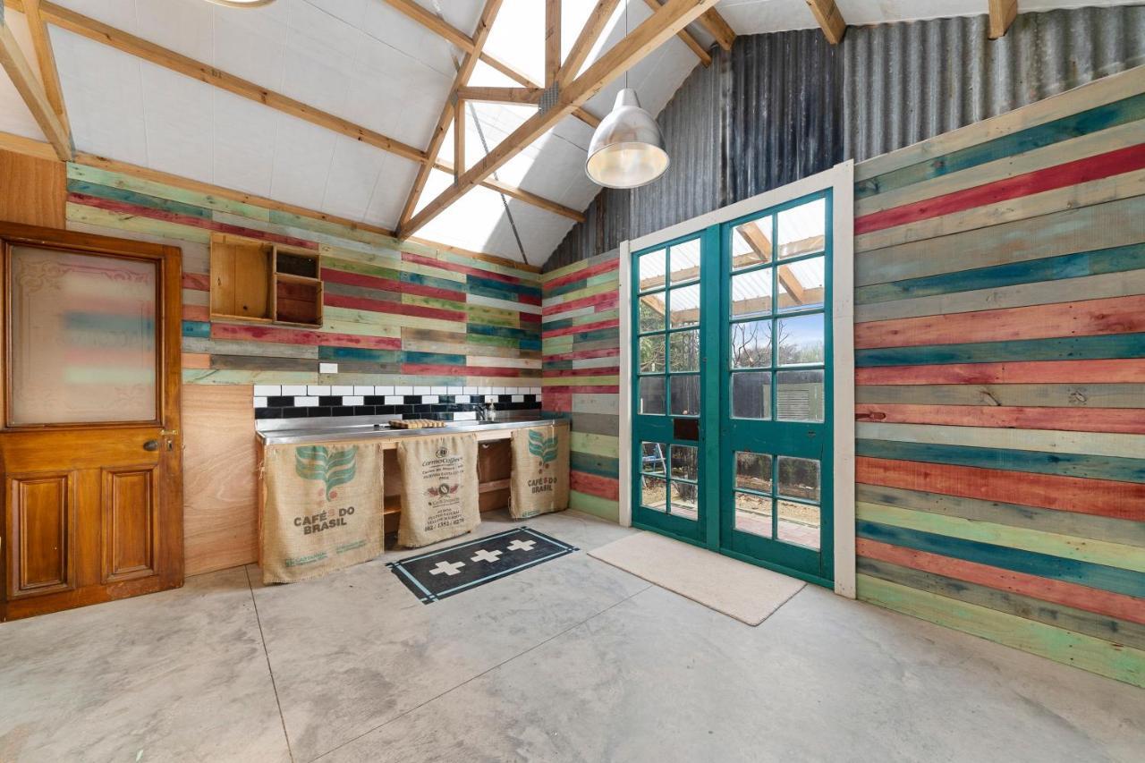 The Walnut Tree House - Martinborough Holiday Home Экстерьер фото