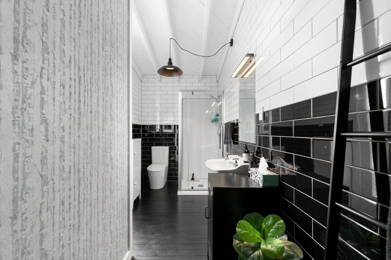 The Walnut Tree House - Martinborough Holiday Home Экстерьер фото