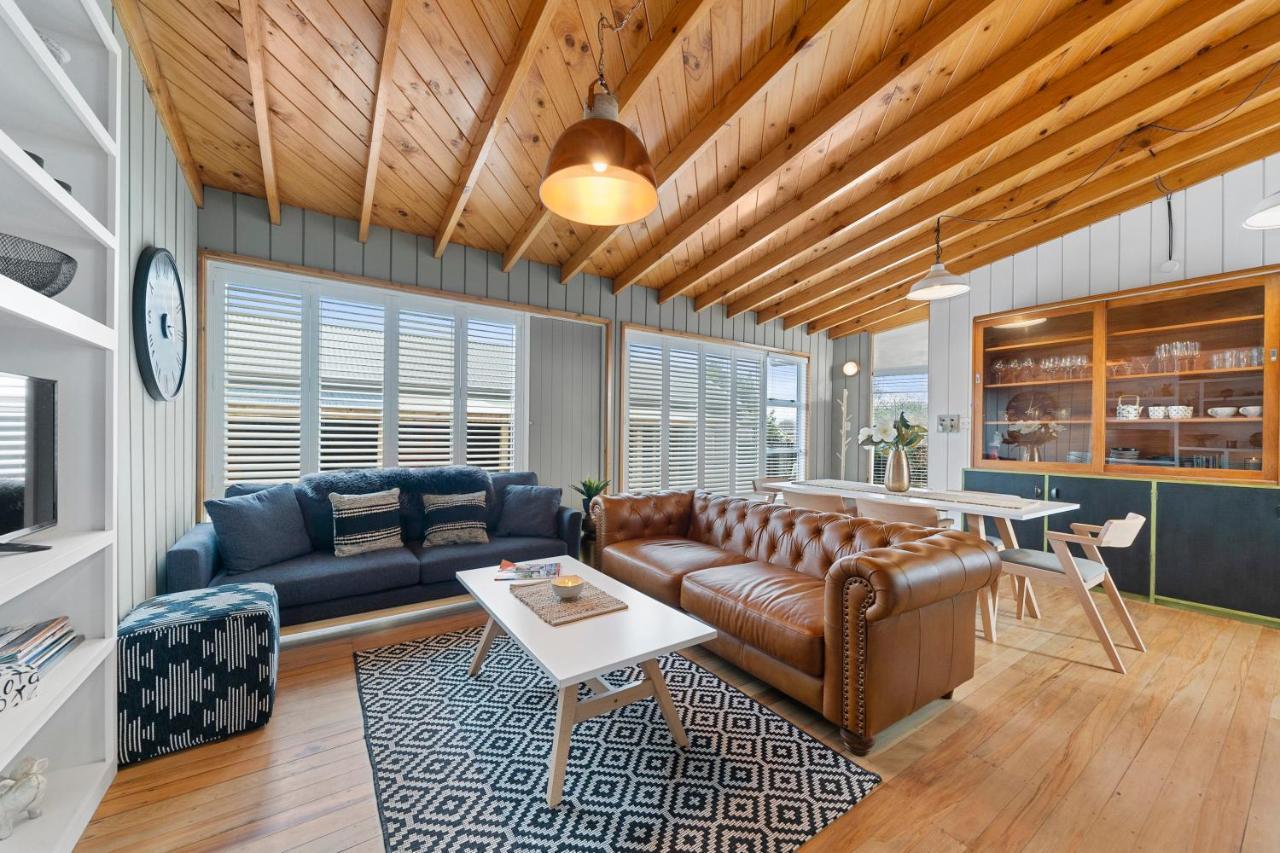 The Walnut Tree House - Martinborough Holiday Home Экстерьер фото
