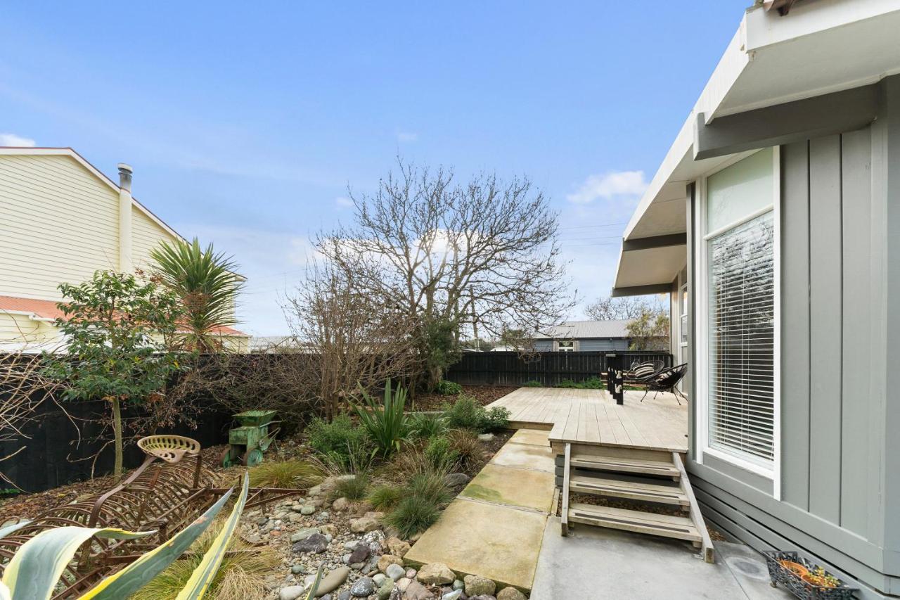 The Walnut Tree House - Martinborough Holiday Home Экстерьер фото