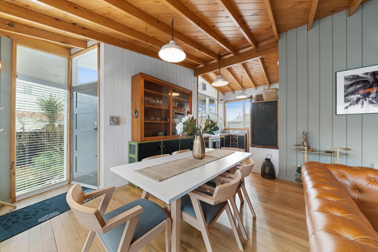 The Walnut Tree House - Martinborough Holiday Home Экстерьер фото