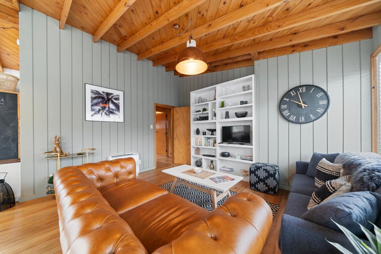 The Walnut Tree House - Martinborough Holiday Home Экстерьер фото