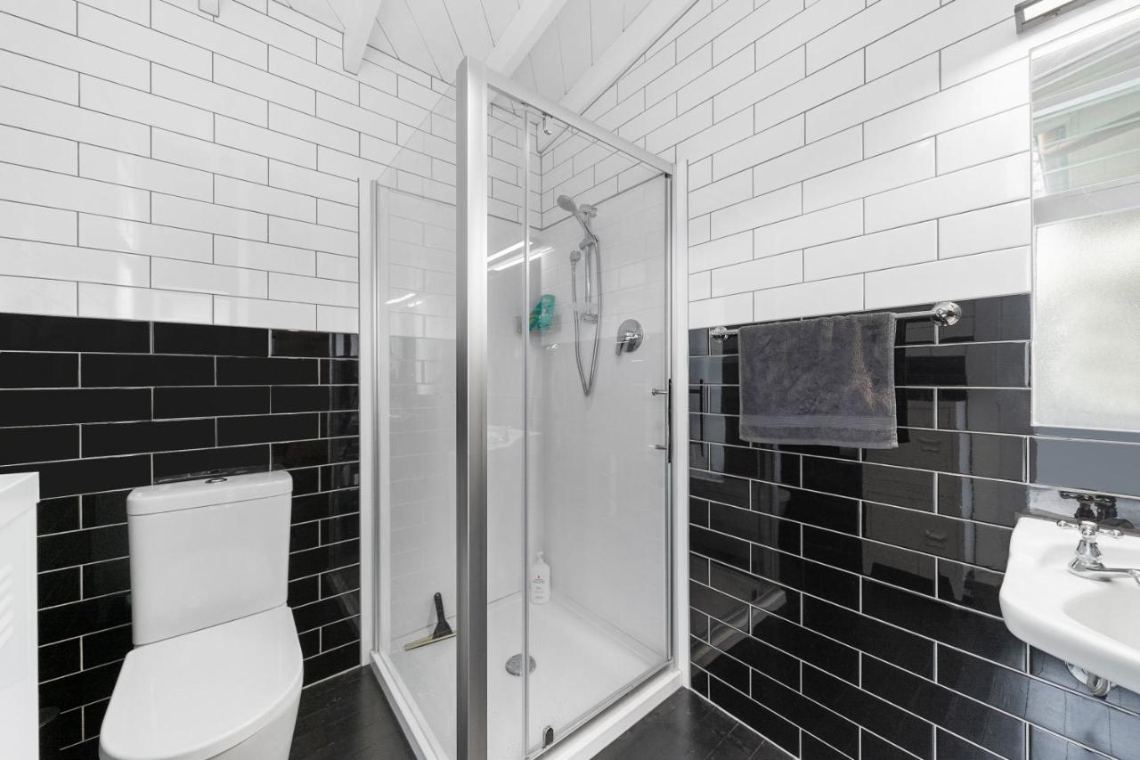 The Walnut Tree House - Martinborough Holiday Home Экстерьер фото