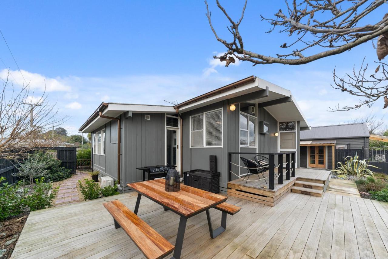 The Walnut Tree House - Martinborough Holiday Home Экстерьер фото